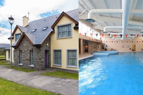 3 bedroom pet friendly home with access to pool