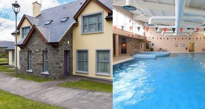 3 bedroom pet friendly home with access to pool