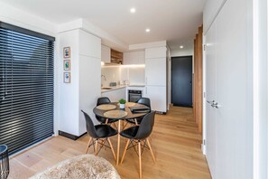 Dining - Riverside Lodge - Two Bedroom Luxury Townhouse (Albert Town)