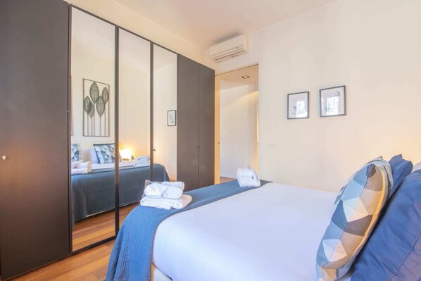 2 bedrooms, iron/ironing board, free WiFi, bed sheets - Sweett | Mentana II - Two Bedroom Apartment, Sleeps 4 (Milano)