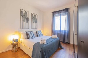 2 slaapkamers, een strijkplank/strijkijzer, gratis wifi, beddengoed