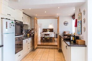 Fridge, microwave, oven, stovetop - Family beach house located within a short stroll of Waterville (Waterville)