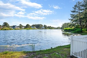 Teal Cottage sits Waterfront on a peaceful and serene Pond.