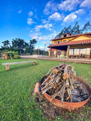 Terrace/patio - Farmhouse in the city of Mar Vermelho/AL, known as the "Swiss of Alagoas". (Mar Vermelho)