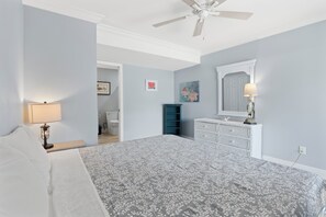 4 bedrooms, Internet, bed sheets - 🏖️Private Pool with Backyard Oasis-Canal Front-Osprey Retreat🏖️ (Fort Myers Beach)