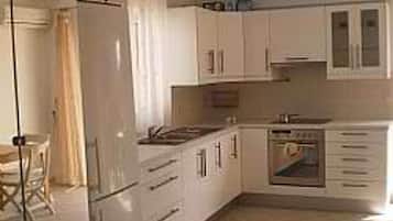 Apartment | Eigene Küche | Kühlschrank, Ofen, Herdplatte, Wasserkocher