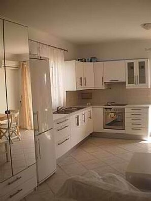 Apartment | Private kitchen | Fridge, oven, stovetop, electric kettle