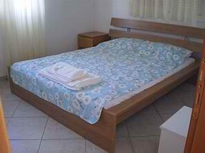 Apartment | 2 bedrooms, iron/ironing board, free WiFi, bed sheets