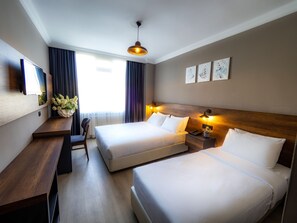 埃及棉床单、高档床上用品、迷你吧、办公桌