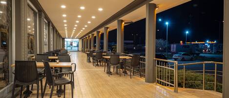 Free daily cooked-to-order breakfast