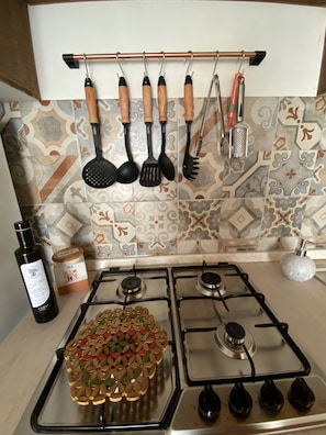 Fridge, stovetop, cookware/dishes/utensils, dining tables