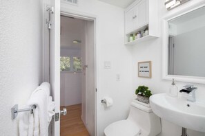 أحواض استحمام، مجففات شعر