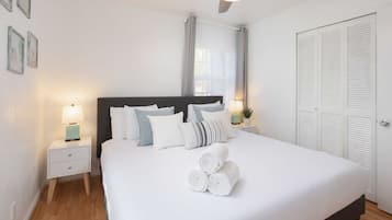 4 habitaciones, escritorio, tabla de planchar con plancha y wifi