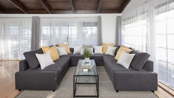 TV, Netflix, Hulu, streaming services