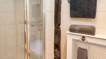 Cottage | Bathroom | Shower