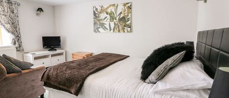 Cottage | 1 bedroom, individually decorated, individually furnished, free WiFi