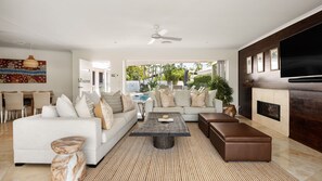 TV - 21 Wesley Crt Noosa Sound (Noosa Heads)