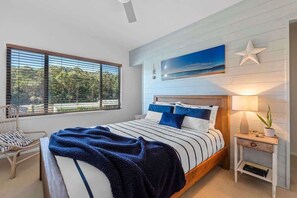 4 bedrooms, iron/ironing board, bed sheets