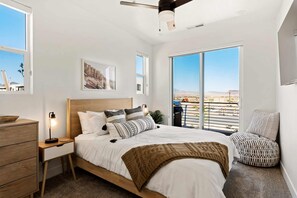 3 bedrooms, desk, iron/ironing board, travel cot - Chillin Out Maxin #96: Desert Color Lagoon + Beaches (St. George)