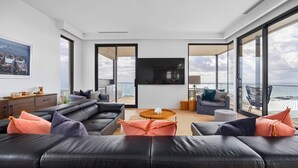 TV, fireplace, offices - Bayview Luxe Entertainer | Pool & World Class View (Mount Martha)
