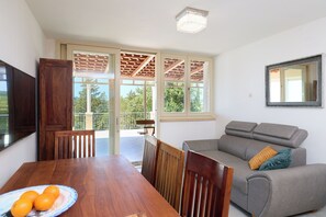 Unclassified image, 5 of 52, button