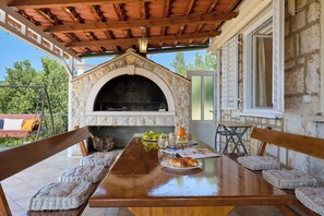 Unclassified image, 4 of 52, button