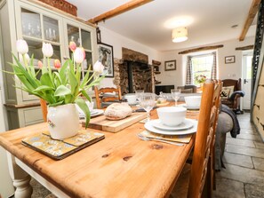 Cottage | Dining