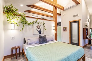 1 bedroom, desk, free WiFi, bed sheets