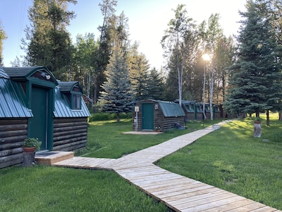 Yellowstone Scenic By-Way Cabin (#3) in the Pines