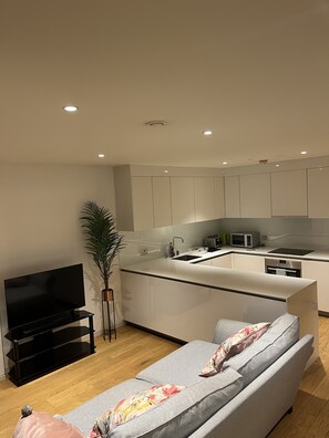 Smart TV - Beautiful 2 bed Flat in Finchley Road, Camden (London)