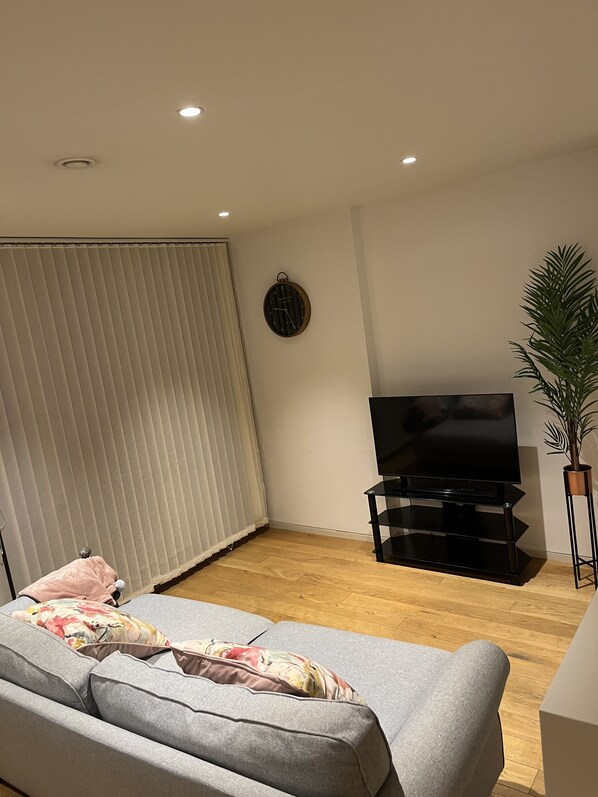 Smart TV - Beautiful 2 bed Flat in Finchley Road, Camden (London)
