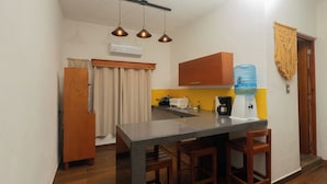 Standard Studio | Private kitchen | Mini-fridge, microwave, stovetop, blender - SUUCILHA (Valladolid)