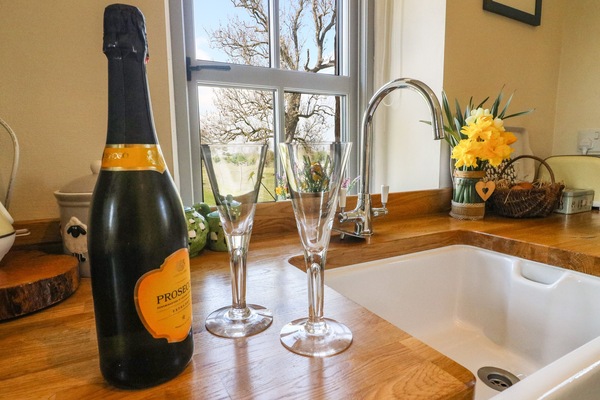 Cottage | Food and drink