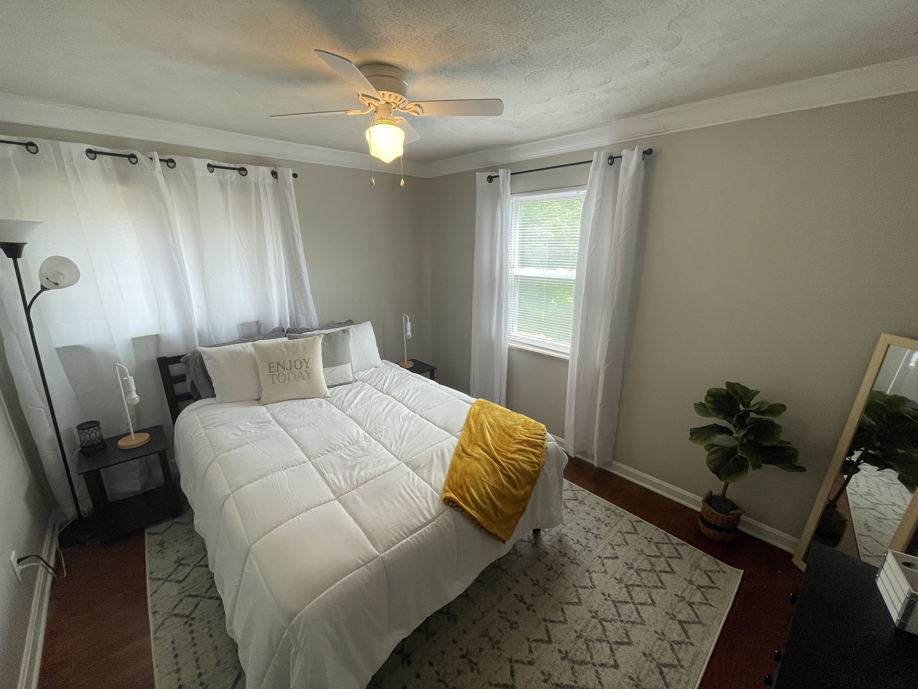 2 chambres, fer et planche à repasser, Wi-Fi gratuit, draps fournis