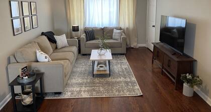 Cozy 2 Bedroom Unit Minutes From Downtown Cincinnati!