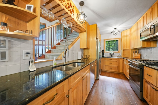 Køleskab, mikrobølgeovn, ovn, kogeplade