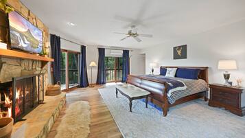 5 bedrooms, desk, iron/ironing board, travel cot