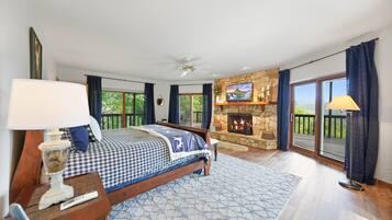 5 quartos, escrivaninha, ferros/tábuas de passar roupa, berço de viagem