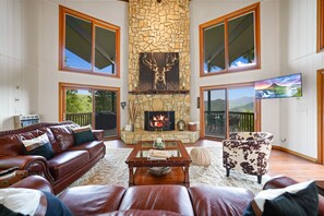 Smart TV, fireplace, video games, books - STUNNING VIEWS!!! LUXURY MT VISTA LODGE CLOSE TO DOWNTOWN & HIGHLANDS (Franklin)
