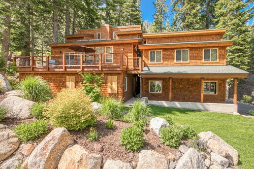 Trailside in Alpine by Tahoe Getaways - Pet-Friendly w/ Hot Tub Close to Hiking and Biking
