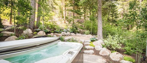 Bain à remous extérieur