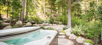 Trailside in Alpine by Tahoe Getaways - Pet-Friendly 6BR w/ Hot Tub & Shuttle