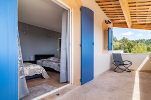 4 slaapkamers, een strijkplank/strijkijzer, gratis wifi, beddengoed