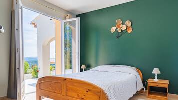 4 slaapkamers, een strijkplank/strijkijzer, gratis wifi, beddengoed