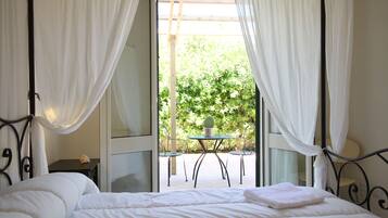 Coffres-forts dans les chambres, bureau, Wi-Fi gratuit, draps fournis