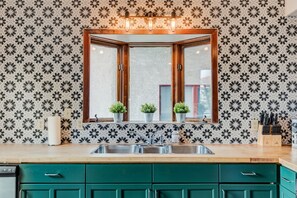 Deluxe House | Private kitchen