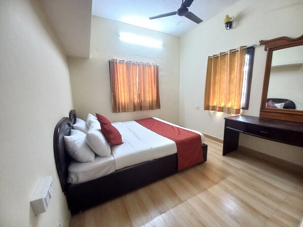 2 bedrooms, desk, free WiFi, bed sheets