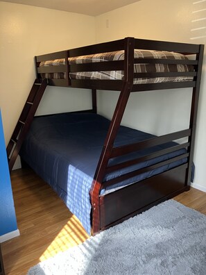 2 bedrooms, desk, free WiFi, bed sheets