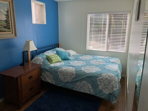 2 bedrooms, desk, free WiFi, bed sheets - Vermillion Vacation: A Comfy Home Away From Home - Pet Friendly (Kanab)