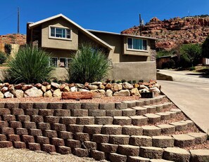 Exterior - Vermillion Vacation: A Comfy Home Away From Home - Pet Friendly (Kanab)